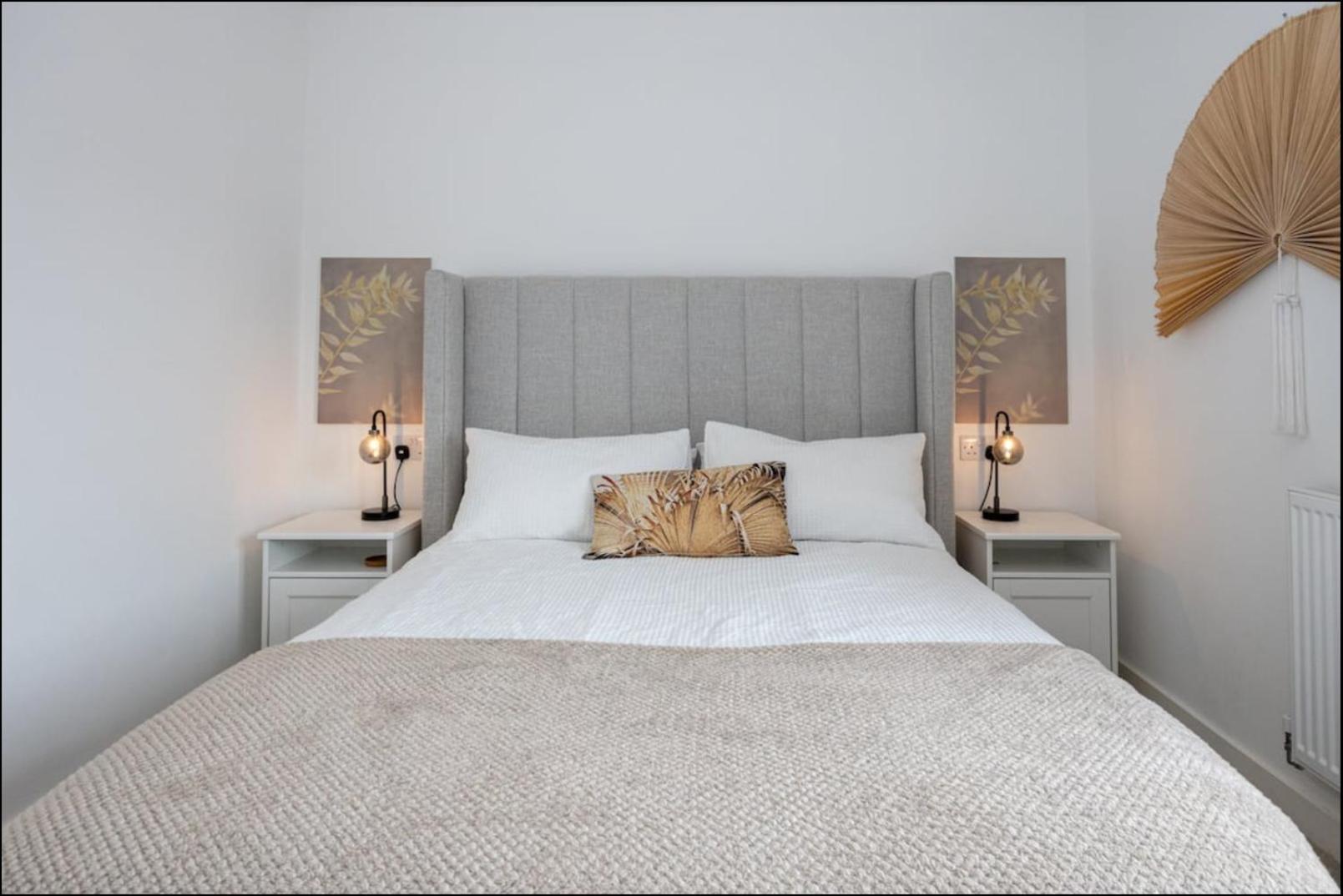 Elegance Retreat - 2 Bed Holiday Home With Parking Μάντσεστερ Εξωτερικό φωτογραφία