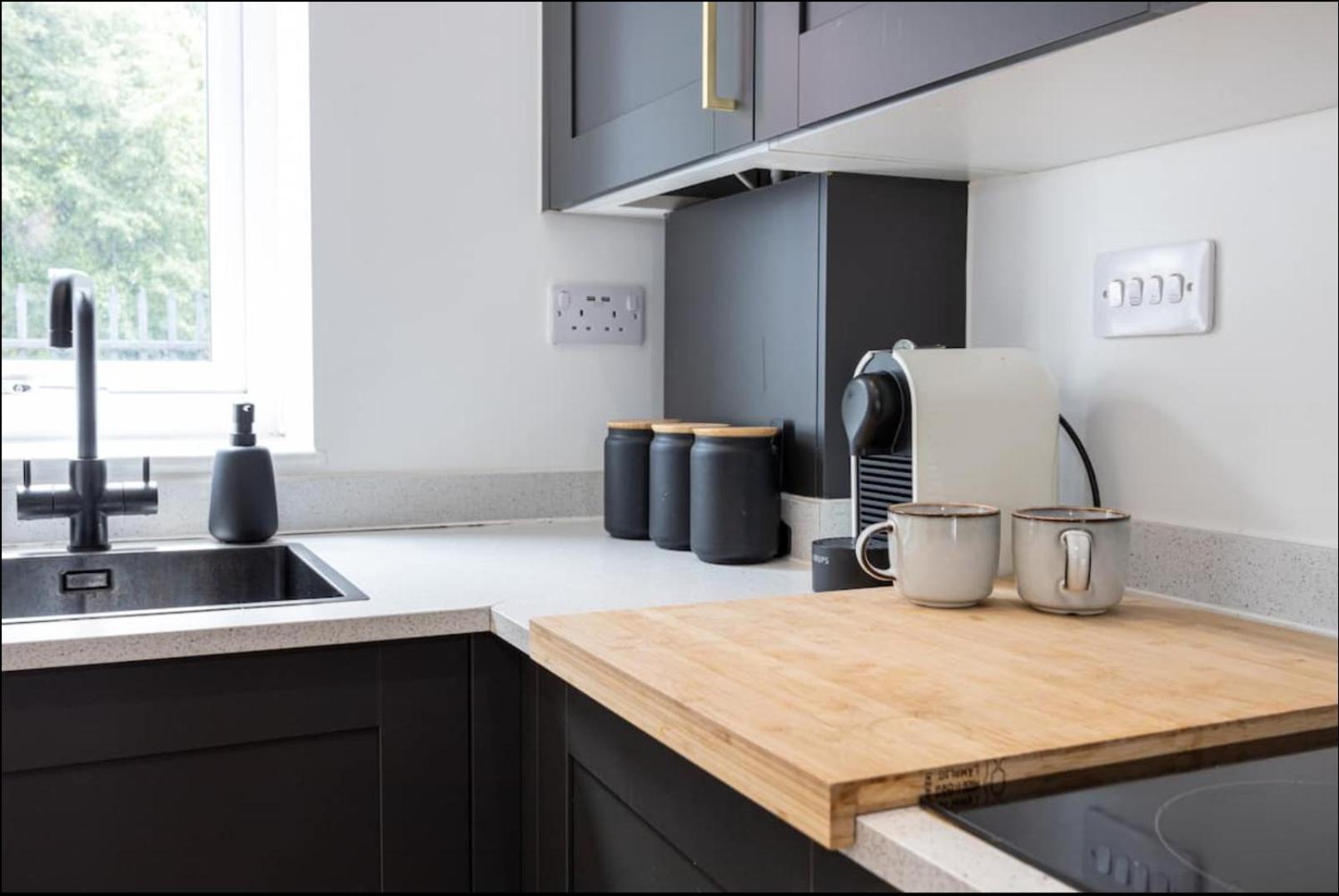Elegance Retreat - 2 Bed Holiday Home With Parking Μάντσεστερ Εξωτερικό φωτογραφία